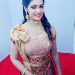 Dharsha Gupta Instagram - Happy 2 b in the part of SUNKUDUMBAVIRUTHUGAL2019 Such a lovely makeover by Santhoshi mam Costume-Mua-Hairstyle-Accessories [ @santhoshiplush ] . . . . . . . . . . . #santhoshiplush #makeover #makeoverartist #minnaleserial #suntv #suntvserial #suntelevisions #serial #sunkudumbaviruthugal2019 #award #sunawards #minnale #positive #positivevibes #happy #happyme #actor #model #life #success