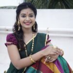 Dharsha Gupta Instagram - "Fashions fade, style is eternal." GOODEVENING loveliessssss 💖💖💖💖 P.C.- @kavinjazz . . . . . . . . . . #traditional #halfsaree #pattusaree #pattupavada #green #red #actor #model #positive #positivevibes #love #loveyourself #live #life Chennai, India