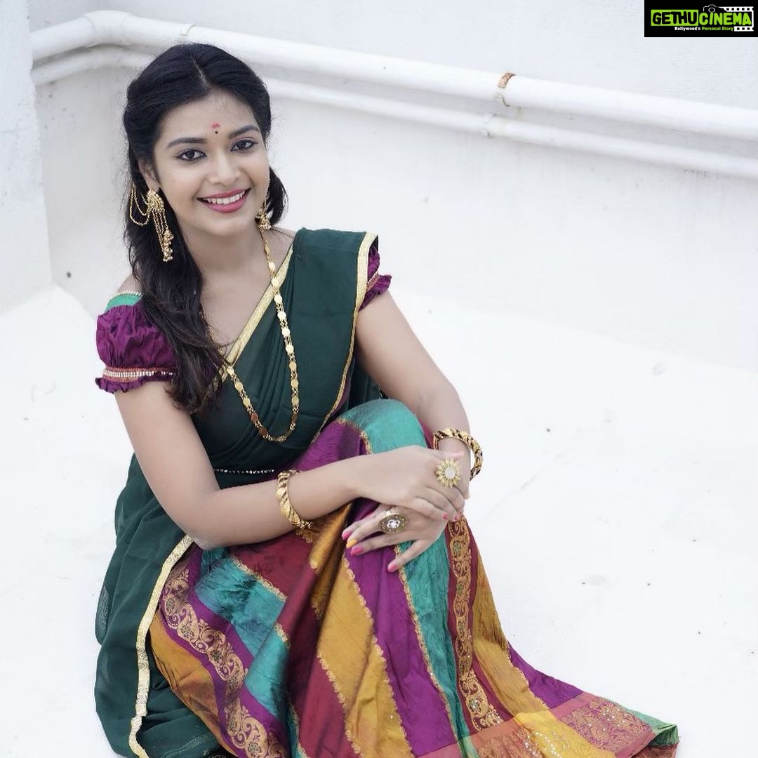 Dharsha Gupta Instagram - "Fashions fade, style is eternal." GOODEVENING loveliessssss ππππ P.C.- @kavinjazz . . . . . . . . . . #traditional #halfsaree #pattusaree #pattupavada #green #red #actor #model #positive #positivevibes #love #loveyourself #live #life Chennai, India
