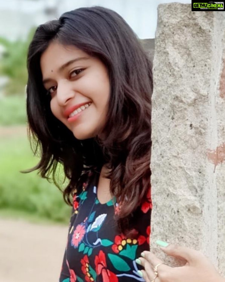 Dharsha Gupta Instagram - Smile from your heart; nothing is more beautiful than a woman who is happy to be herself. “GOOD MORNING” . . . . . . #zeetamil #kollywood #tamilcinema #kollywoodcinema #chennai #trendy #outfits #love #loveyourself #loveme #happyme #bollywood #hollywood #zeetamil #kollywood #tollywood #serial #actress #model #photoshoot #pics #positivevibes #positive