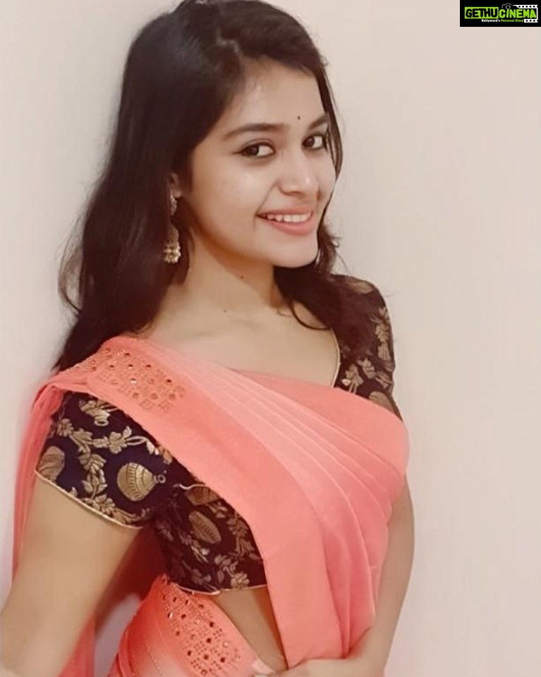 Dharsha Gupta Instagram - “Work hard for what you want because it won't come to you without a fight”. GOOD MORNING ☀️ . . . . . . #zeetamil #kollywood #tamilcinema #kollywoodcinema #chennai #trendy #outfits #love #loveyourself #loveme #happyme #bollywood #hollywood #zeetamil #kollywood #tollywood #serial #actress #model #photoshoot #pics #positivevibes #positive #saree #sareelovers #sareeblouse #traditional #orange #blue #earings
