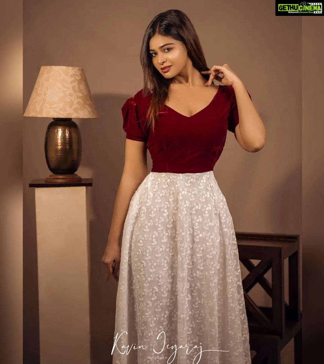 Dharsha Gupta Instagram - ❤🖤உங்கள் எதிரிகளுக்கு கொடுக்கப்பட வேண்டும் உங்கள் மகிழ்ச்சி மிகவும் ஆபத்தான தண்டனை🖤❤ Costume- @eshas_botiquee Pic- @kavinjeyaraj