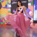 Dharsha Gupta Instagram – 💗Always a pleasure to meet my chelmzzz!! Thank you instagram for organizing such an amazing event💗

@instagram
@trendloud

#inthemaking
#makethereelyou
#instagramindia