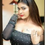 Dharsha Gupta Instagram – 🖤நீ நல்லவனாக இருந்தும் உலகமே உன்னை குறை சொன்னாலும் சோர்வடைந்து விடாதே
 கண்டுகொள்ளாமல் கடந்து செல்  திரும்பிப் பார்த்தால் குறை சொன்னவர்கள் அதே இடத்தில்தான் இருப்பார்கள்🖤
Costume- @tweety_threads
Makeup- @jiyamakeupartistry
Hair- @keerthana_makeup_and_hair
Pic- @dhanush__photography
