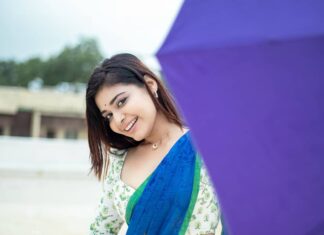 Dharsha Gupta Instagram - 💙🤍சிலுசிலுவென பொழிகின்றாய்! சிறு துளியாய் விழுகின்றாய்🤍💙 Makeup- @jiyamakeupartistry Pic- @dhanush__photography Costume- @ivalinmabia