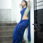 Dharsha Gupta Instagram - 🤍💙மெல்ல மெல்ல கரைகிறேன் உன் மழை பொழிவாள்! நீ செல்ல செல்ல உறைகிறேன் நீ போன பின் அடிக்கும் குளிர் காற்றால்!💙🤍 Costume- @ivalinmabia Pic- @dhanush__photography
