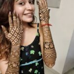 Dharsha Gupta Instagram - 🥰Beautiful mehandi design, with bright stain from @varshika_mehandi_designs 🥰 ❤ Loving it❤