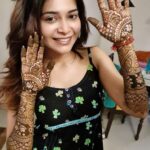 Dharsha Gupta Instagram - 🥰Beautiful mehandi design, with bright stain from @varshika_mehandi_designs 🥰 ❤ Loving it❤