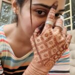 Dharsha Gupta Instagram – 🥰Beautiful mehandi design, with bright stain from @varshika_mehandi_designs 🥰
❤ Loving it❤