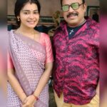 Dharsha Gupta Instagram – 🥰Pics from the set of #ruthrathandavam. Happy working with @thambiramaiahofficial sir🥰

@richardrishi @thambiramaiahofficial @mohan_chatriyan
