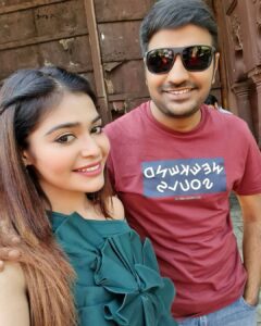 Dharsha Gupta Instagram - ❤Such a sweet, kind hearted pretty doll, happy working with @sunnyleone mam & @actorsathish . Our next movie is on board #omg #ohmyghost at @whitehorse_offl production. Happy being with this team❤
@sunnyleone @actorsathish
@whitehorse_offl @yogibabu.official_ @rameshthilak @arjunan_actor @thangadurai_actor @yuvan_prabhu @deepakdmenon @rameshbaarathi @1gpmuthu @donechannel1 @whitehorse_offl  @sasikumar.11