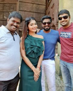 Dharsha Gupta Instagram - ❤Such a sweet, kind hearted pretty doll, happy working with @sunnyleone mam & @actorsathish . Our next movie is on board #omg #ohmyghost at @whitehorse_offl production. Happy being with this team❤
@sunnyleone @actorsathish
@whitehorse_offl @yogibabu.official_ @rameshthilak @arjunan_actor @thangadurai_actor @yuvan_prabhu @deepakdmenon @rameshbaarathi @1gpmuthu @donechannel1 @whitehorse_offl  @sasikumar.11