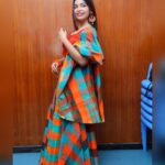 Dharsha Gupta Instagram – ❤💙🧡வெற்றிக்கான பாதை எவ்வளவு கடினமானதாக இருந்தாலும், எனது இலக்கை அடையும் வரை நான் தொடர்ந்து நடந்து கொண்டிருப்பேன்🧡💙❤
Costume- @dorothyjai @the_udai_vandi