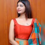 Dharsha Gupta Instagram – ❤💙🧡வெற்றிக்கான பாதை எவ்வளவு கடினமானதாக இருந்தாலும், எனது இலக்கை அடையும் வரை நான் தொடர்ந்து நடந்து கொண்டிருப்பேன்🧡💙❤
Costume- @dorothyjai @the_udai_vandi