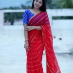 Dharsha Gupta Instagram – ❤💙மற்றவர்களுக்கு
தீமை விளைவிக்கும் போது நினைவில்கொள் உனக்கான நாளைய துன்பத்தை நீயே விதைத்து கொண்டிருக்கிறாய்💙❤
Saree- @arfaa__collections