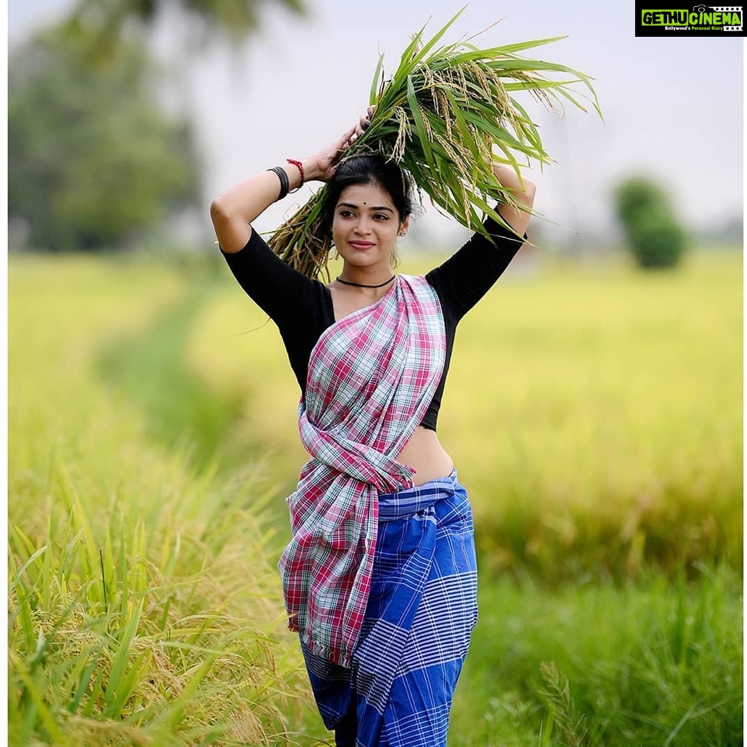 Dharsha Gupta Instagram - 🌾🌾இயற்கையானது தனது அன்பை அனைவருக்கும் பாரபட்சம் இல்லாமல் வழங்குகிறது🌾🌾 Hairstylist- @abirami.bl Costume- @be_fabulla_ Pic- @thebliss_studios