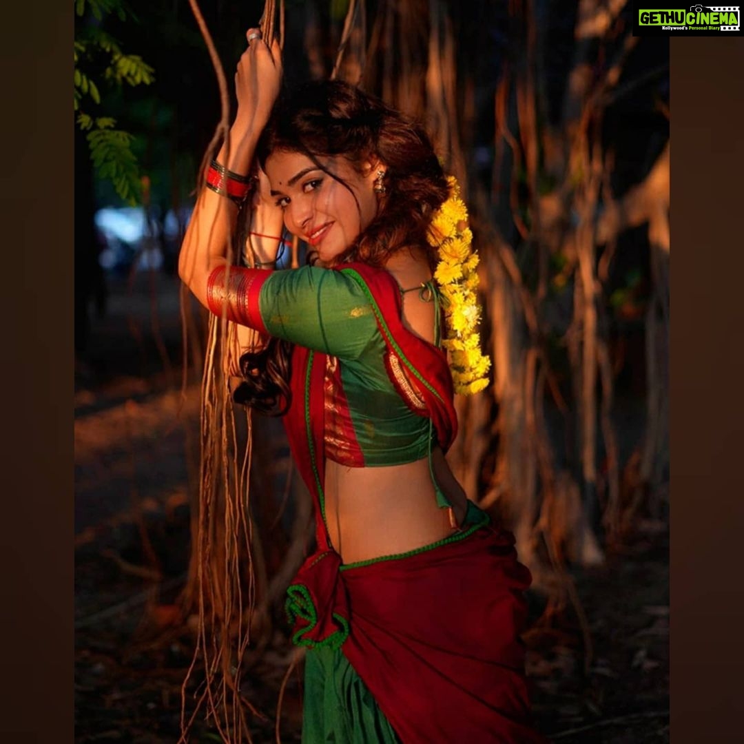 Dharsha Gupta Instagram - ❤💚 Hairstylist- @abirami.bl Costume- @dithyasfarago Pic- @freezingweds_by_rajisaac