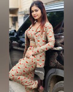 Dharsha Gupta Instagram - 🔥ஆயிரம் பேரைக் கூட எதிர்த்து நில் ஆனால் எப்போதும் ஒருவரைக்கூட எதிர்பார்க்காதே🔥 #rudrathandavam #pressmeet Costume- @fab_by_faiza
