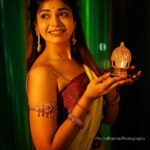 Dharsha Gupta Instagram – 🪔May the colour and lights of Onam fill your home with happiness and joy. My heartiest wishes to you and your family🪔
Jewelry- @adams_fashionjewellery
Hairstyle- @abirami.bl
Costume- @dithyasfarago
Pic- @arvindkannanphotography