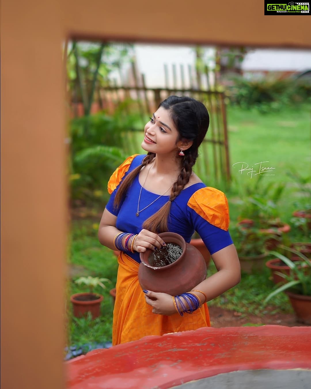 Dharsha Gupta Instagram - 🧡💙உன்னையே நீ நம்பு ஓர் நாள் உயர்வு நிச்சயம்💙🧡 Pic- @raj_isaac_photography Costume- @ashas_womens_collection @yaradesigners