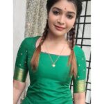 Dharsha Gupta Instagram - 💜💚எல்லாம் தெரியும் என்பவர்களை விட என்னால் முடியும் என்று முயற்சிப்பவரே வாழ்வில் ஜெயிக்கின்றார்💚💜 Costume- @kaavyareddycouturestudio