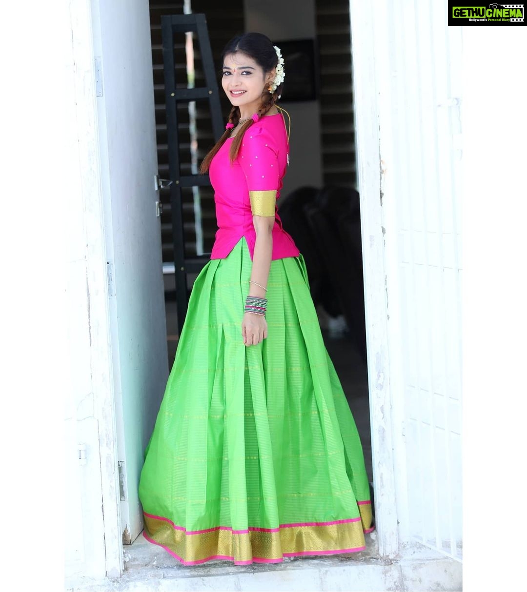 Dharsha Gupta Instagram - ๐๐The greatest thing in life is to keep your mind young๐๐ Costume- @kaavyareddycouturestudio