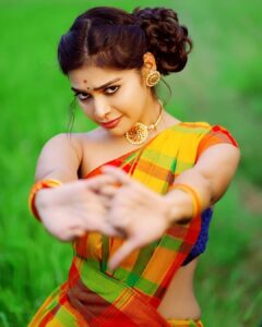 Dharsha Gupta Instagram - 💛💚❤எத்தனை கைகள்
என்னை தள்ளிவிட்டாலும்
என் நம்பிக்கை
என்னை கை விடாது❤💚💛