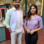 Dharsha Gupta Instagram – 💜🖤Meeting our friends after a long time is a very precious experience🖤💜 
#cookwithcomali
@vijaytelevision @tamil_rithika @kanithiru10 @sivaangi.krish @rakshan_vj @ashwinkumar_ak @sarath_kpy @sakthii___ @thangadurai_actor