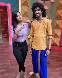 Dharsha Gupta Instagram - 💜🖤Meeting our friends after a long time is a very precious experience🖤💜 #cookwithcomali @vijaytelevision @tamil_rithika @kanithiru10 @sivaangi.krish @rakshan_vj @ashwinkumar_ak @sarath_kpy @sakthii___ @thangadurai_actor