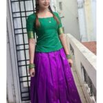 Dharsha Gupta Instagram - 💜💚எல்லாம் தெரியும் என்பவர்களை விட என்னால் முடியும் என்று முயற்சிப்பவரே வாழ்வில் ஜெயிக்கின்றார்💚💜 Costume- @kaavyareddycouturestudio