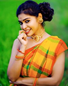 Dharsha Gupta Instagram - 💛💚❤எத்தனை கைகள்
என்னை தள்ளிவிட்டாலும்
என் நம்பிக்கை
என்னை கை விடாது❤💚💛