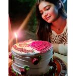 Dharsha Gupta Instagram - ❤நான் எதிர்பார்க்காத எனது குடும்பத்தினரின் நள்ளிரவு பிறந்தநாள் பரிசு❤ 🙏🙏🙏அன்பும் வாழ்த்துக்களும் கூறிய அனைத்து உறவுகளுக்கும் மிக்க நன்றி🙏🙏🙏 Coimbatore, Tamil Nadu