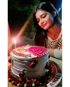 Dharsha Gupta Instagram - ❤நான் எதிர்பார்க்காத எனது குடும்பத்தினரின் நள்ளிரவு பிறந்தநாள் பரிசு❤
🙏🙏🙏அன்பும் வாழ்த்துக்களும் கூறிய அனைத்து உறவுகளுக்கும் மிக்க நன்றி🙏🙏🙏
