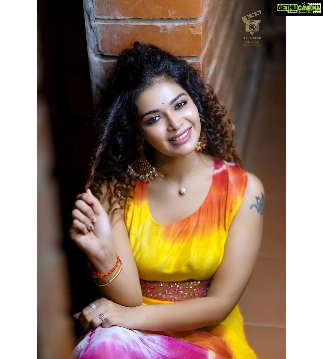 Dharsha Gupta Instagram - ๐๐The most beautiful things in the world cannot be seen or even touched. They must be felt with the heart๐๐ Team organized- @____r.e.g.i M&H- @the_new_fashion_parlour @ramyamanickam17 Pc- @lensrajafotos @candy_clik_tamilan Location- @chilambu_pannaiveedu Earring- @infinity_box.in
