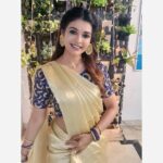 Dharsha Gupta Instagram – 🤍💙Love yourself first and everything else falls into line💙🤍
Saree- @theeasywayshopping