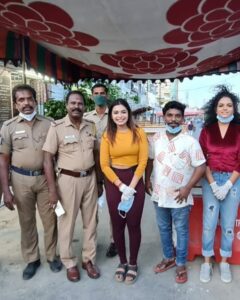Dharsha Gupta Instagram - 🙏🙏கொரோனா பேரிடர் காலத்தில்  தங்களது உயிரைப் பற்றி கவலைப்படாமல் மக்களுக்காக சேவையாற்றும் காவல் துறையினருக்கு என்னுடன் இணைந்து உதவிய இவர்களுக்கு மனமார்ந்த நன்றிகள்🙏🙏 @archana_kumaar @nanjilvijayan
❤இச்சேவையை செய்ய என்னுடன் இணையுங்கள் @pasumai_iyakkam ❤