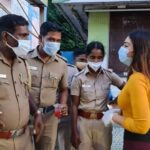Dharsha Gupta Instagram – 🙏🙏கொரோனா பேரிடர் காலத்தில்  தங்களது உயிரைப் பற்றி கவலைப்படாமல் மக்களுக்காக சேவையாற்றும் காவல் துறையினருக்கு என்னுடன் இணைந்து உதவிய இவர்களுக்கு மனமார்ந்த நன்றிகள்🙏🙏 @archana_kumaar @nanjilvijayan
❤இச்சேவையை செய்ய என்னுடன் இணையுங்கள் @pasumai_iyakkam ❤