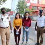 Dharsha Gupta Instagram – 🙏🙏கொரோனா பேரிடர் காலத்தில்  தங்களது உயிரைப் பற்றி கவலைப்படாமல் மக்களுக்காக சேவையாற்றும் காவல் துறையினருக்கு என்னுடன் இணைந்து உதவிய இவர்களுக்கு மனமார்ந்த நன்றிகள்🙏🙏 @archana_kumaar @nanjilvijayan
❤இச்சேவையை செய்ய என்னுடன் இணையுங்கள் @pasumai_iyakkam ❤