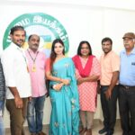 Dharsha Gupta Instagram - 🙏திரை உலகில் பல நடிகர் நடிகைகளை அறிமுகப்படுத்தி சிகரம் தொட வைத்த காஸ்டிங் மேனேஜர்(casting director) நண்பர்களுக்கு என்னால் முடிந்த உதவிகளை செய்தேன்🙏 🌱பசுமை இயக்கம்🌱 @pasumai_iyakkam