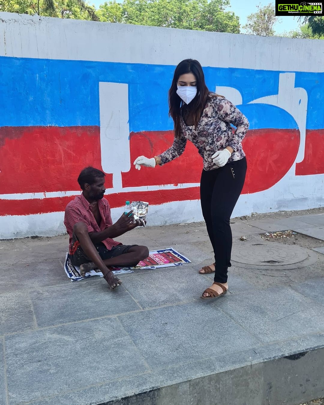 Dharsha Gupta Instagram - 🙏🙏கொரோனாவை விட கொடுமையானது பசியால் வாடும் இவர்களின் நிலைமை🙏🙏 🙏🙏உதவிக்கரம் நீட்டுவோம்🙏🙏