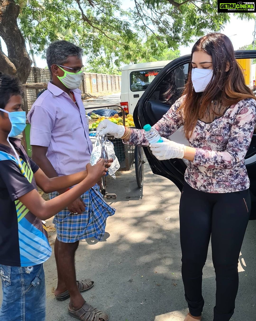 Dharsha Gupta Instagram - 🙏🙏கொரோனாவை விட கொடுமையானது பசியால் வாடும் இவர்களின் நிலைமை🙏🙏 🙏🙏உதவிக்கரம் நீட்டுவோம்🙏🙏