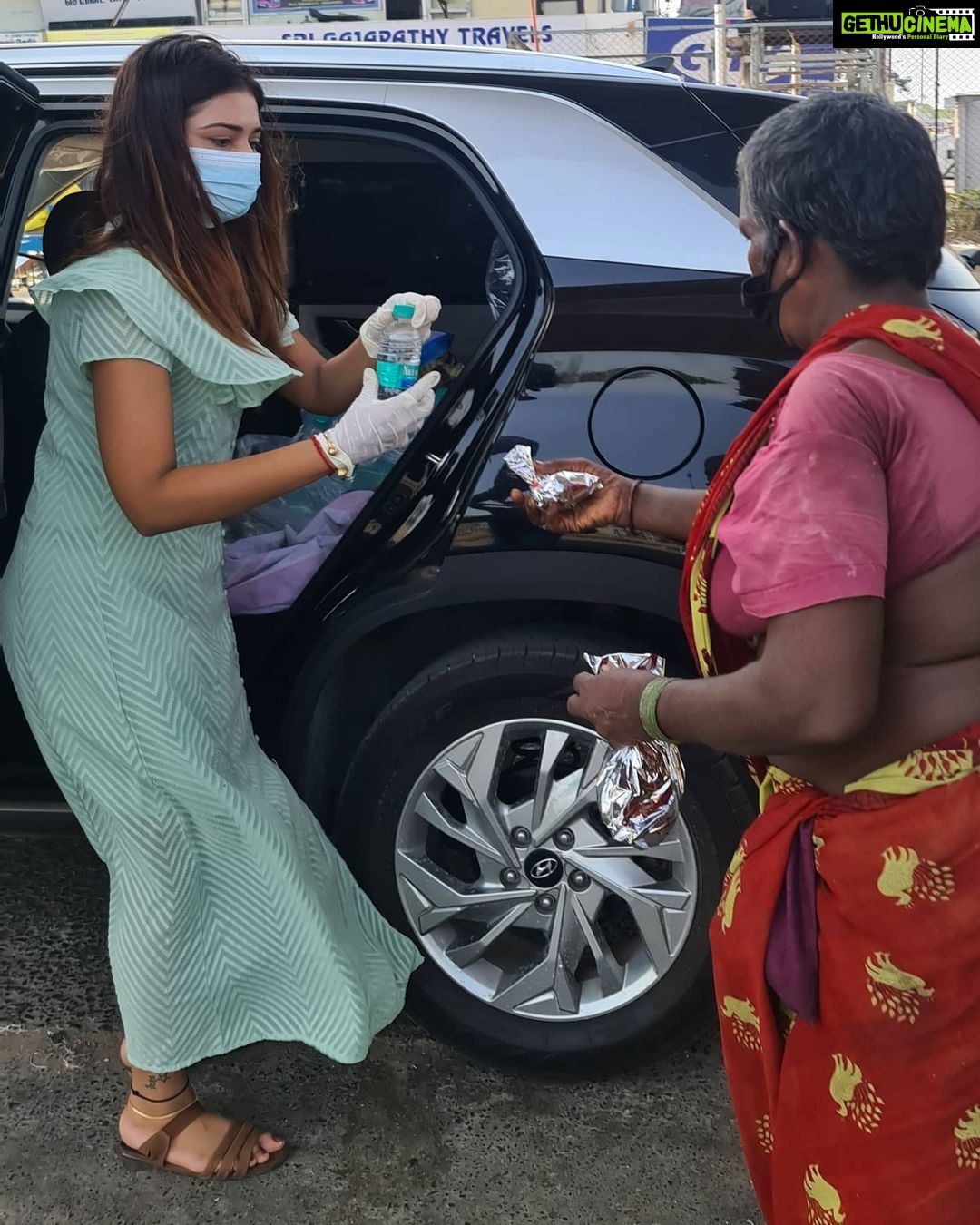 Dharsha Gupta Instagram - 🙏🙏தொடரட்டும் நம் பணி. இவர்கள் பசி ஆறும் வரை🙏🙏