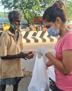 Dharsha Gupta Instagram - 🙏இன்றைய நாள் இனிதே முடிந்தது. இவர்களுடன்🙏