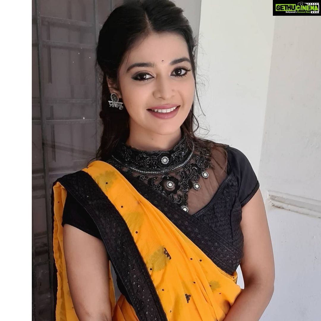 Dharsha Gupta Instagram - 💛🖤We generate fears while we sit. We overcome them by action🖤💛