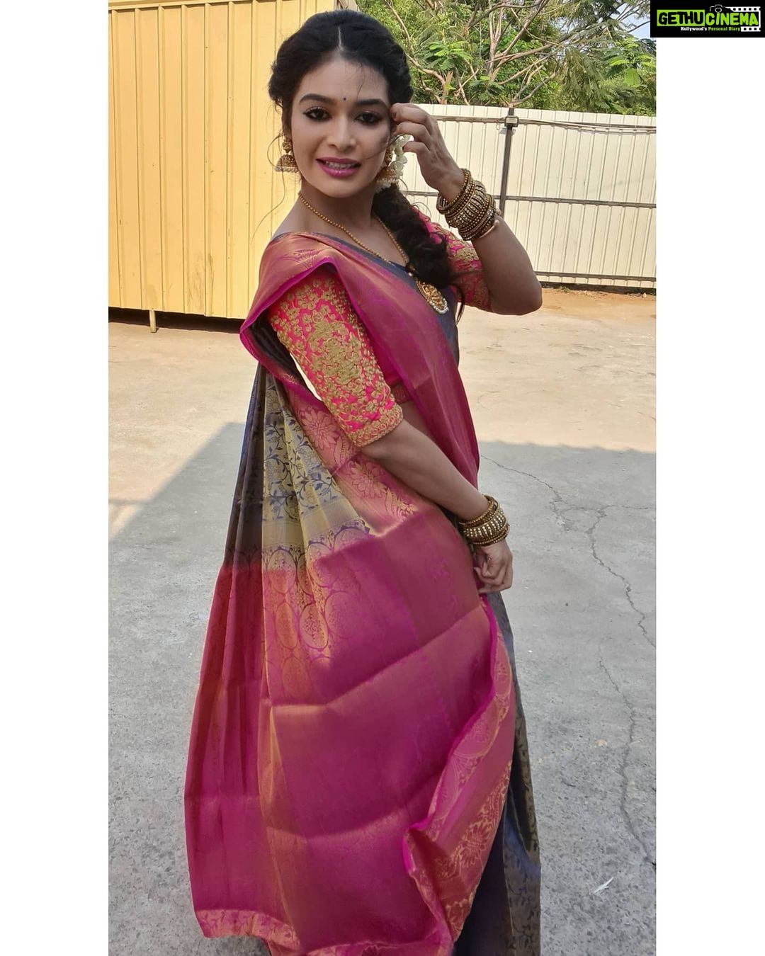 Dharsha Gupta Instagram - ๐๐I will allow lifeโs changes to make me better, not bitter๐๐ Beautiful saree & blouse- @rose_petals_collections
