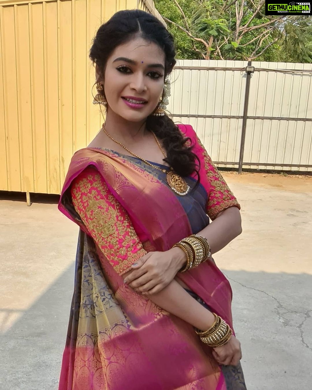 Dharsha Gupta Instagram - ๐๐I will allow lifeโs changes to make me better, not bitter๐๐ Beautiful saree & blouse- @rose_petals_collections