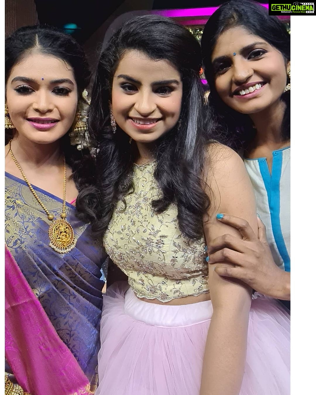 Dharsha Gupta Instagram - ๐๐Never ending bond๐๐ @kanithiru10 @anuradhasriramofficial @sivaangi.krish Saree & nlouse- @rose_petals_collections