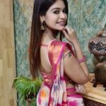 Dharsha Gupta Instagram – 💗🤍Promise yourself to forgive everyone, love everyone, and judge no one🤍💗
Saree- @trendies_attire