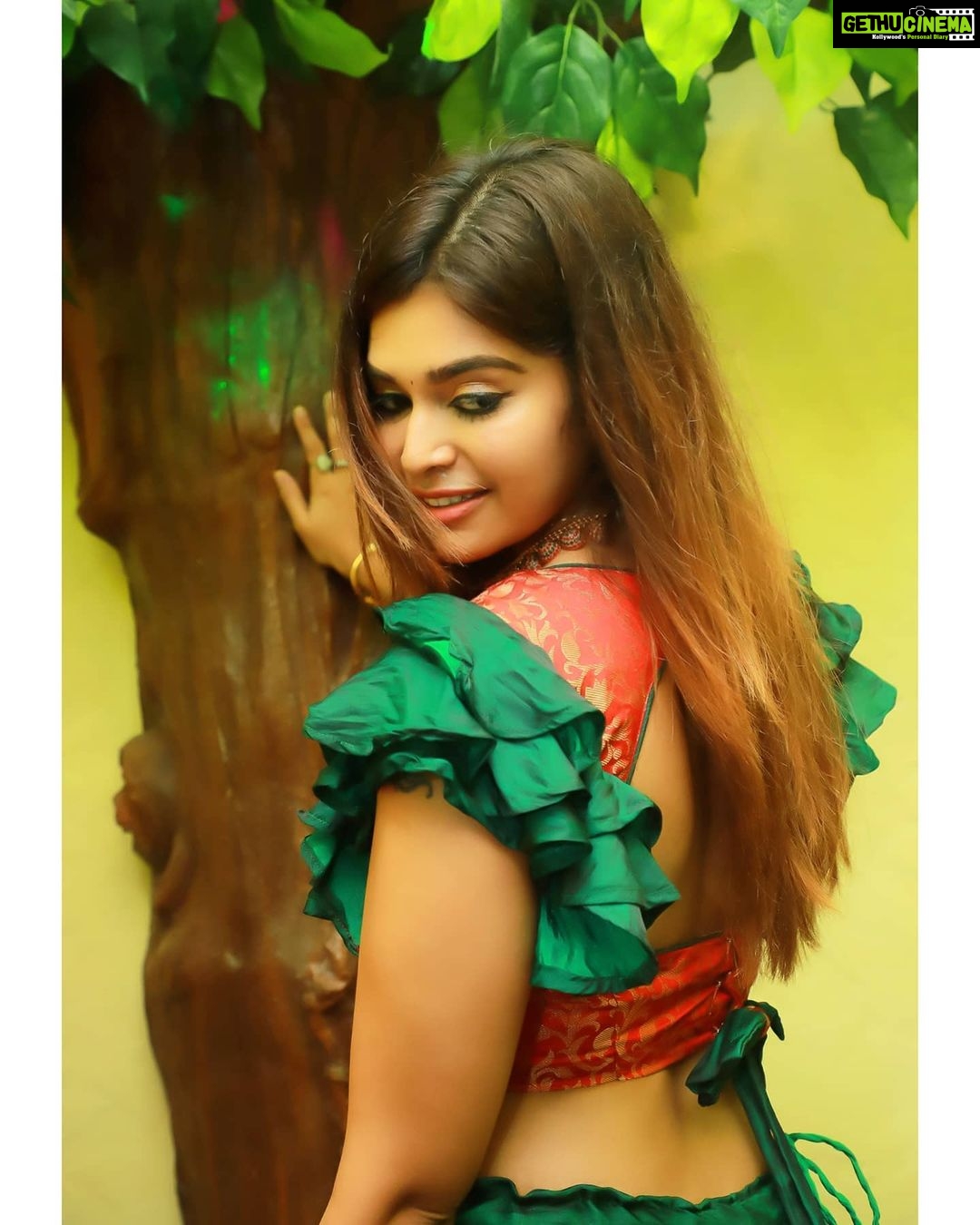 Dharsha Gupta Instagram - ❤💚The only times you should ever look back, is to see how far you’ve come💚❤ Costume- @theneedledesigns