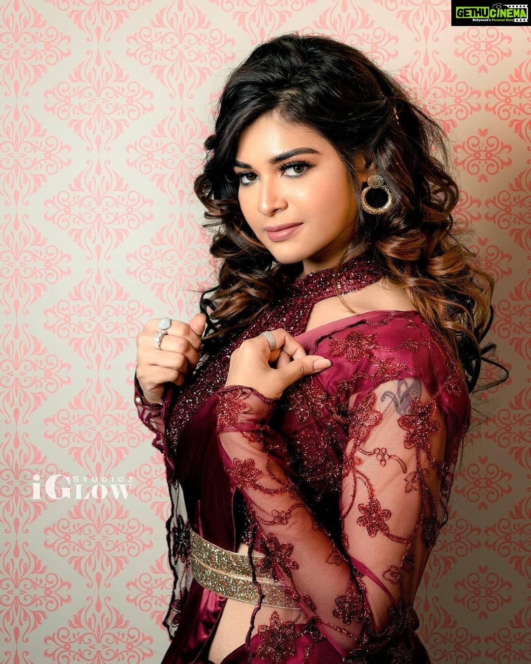 Dharsha Gupta Instagram - ❤Always make a total effort, even when the odds are against you❤ Costume - @the_udai_vandi Costume Styled- @dorothyjai Makeup- @aarthi_mua Hairstyle- @malki_natasha Pic- @iglowstudioz